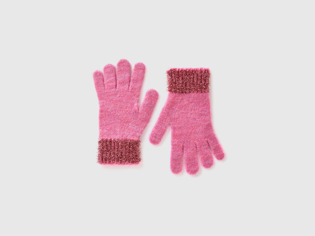 Gloves with lurex
