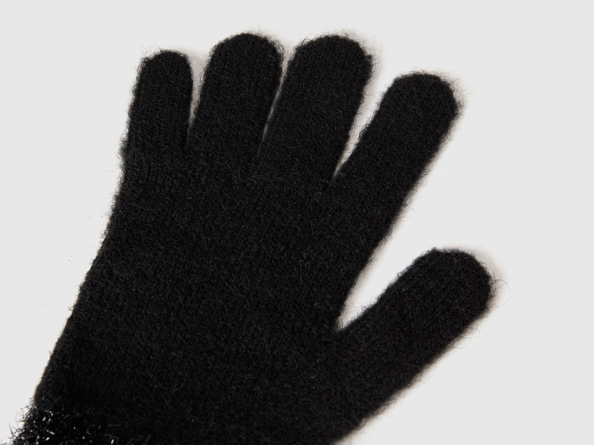 Gloves with lurex