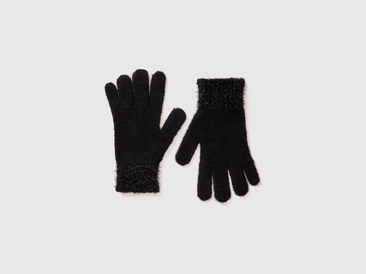 Gloves with lurex