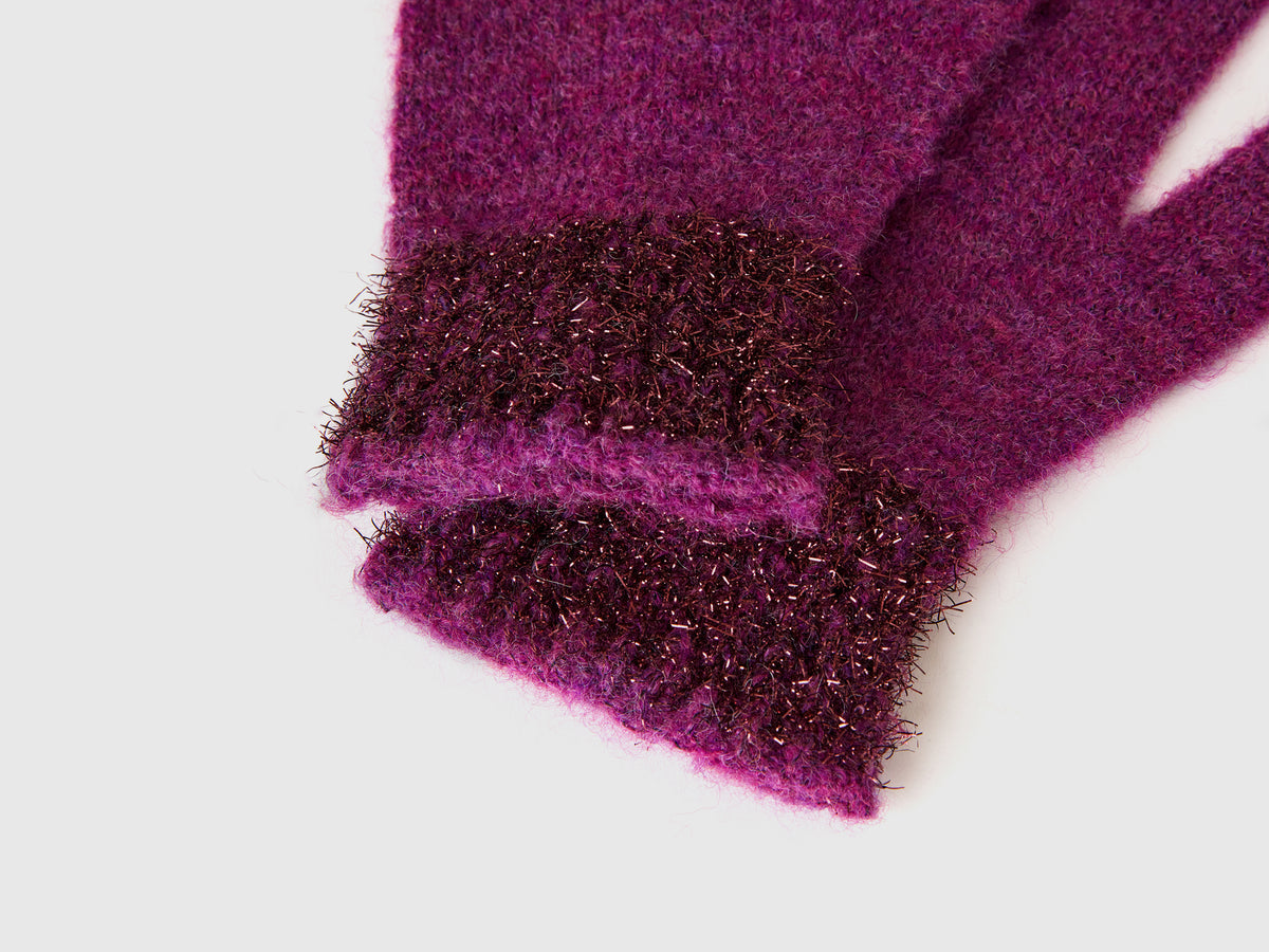 Gloves with lurex