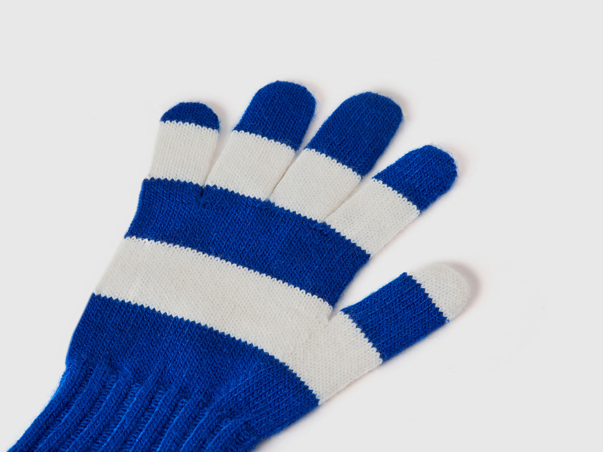 Striped knitted gloves