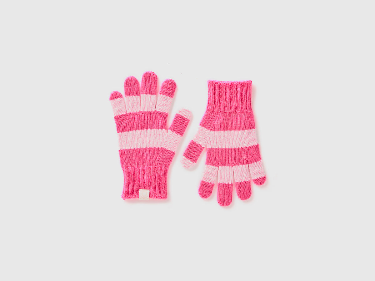Striped knitted gloves