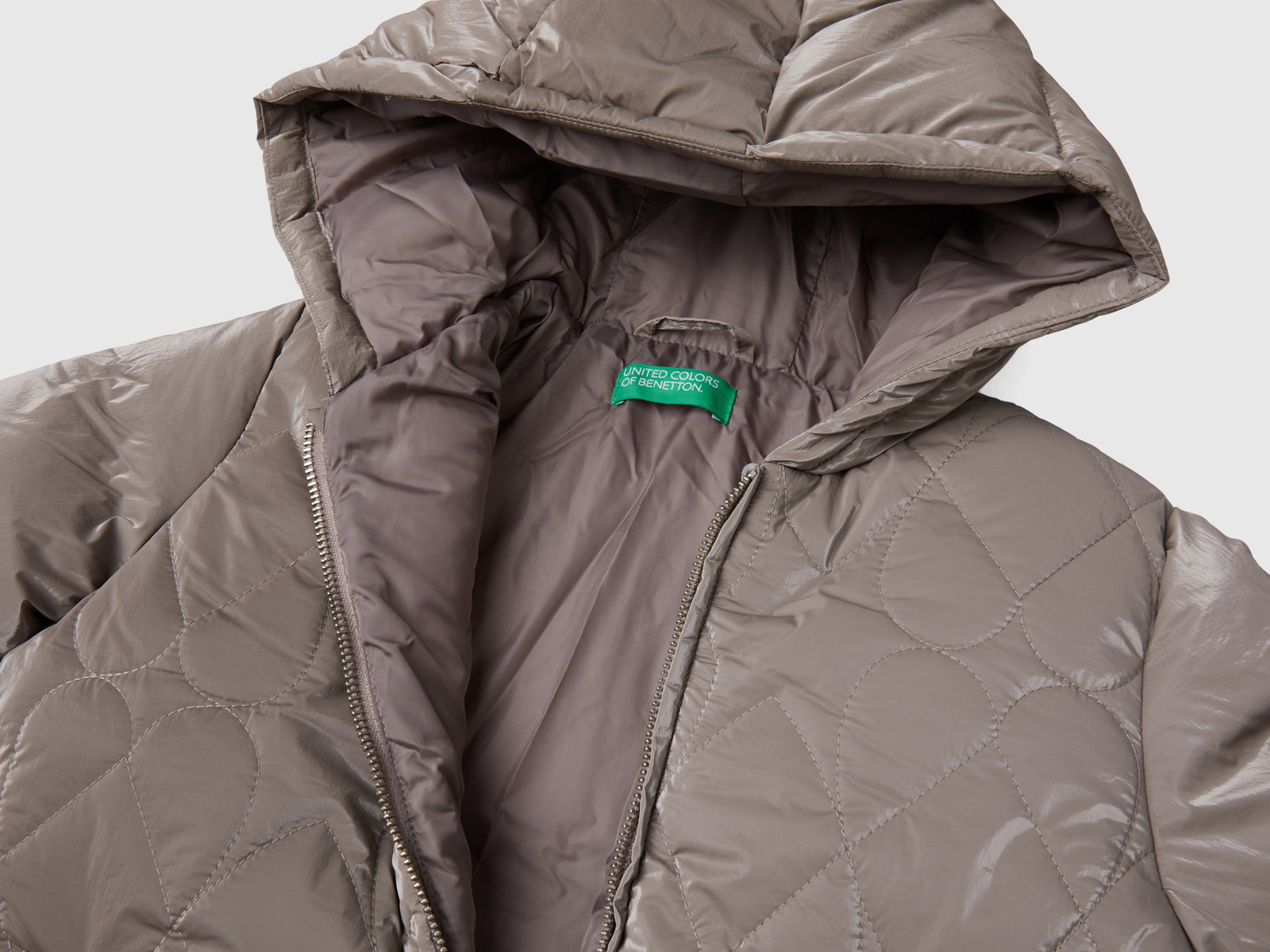 Giubbotto in nylon lucido da bambina tortora 3 | Benetton Outlet