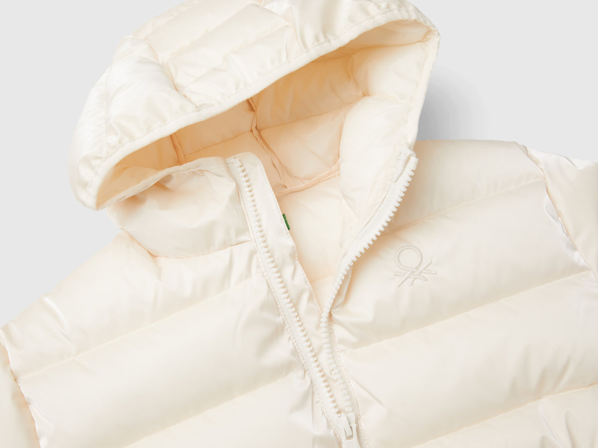 Chaqueta de nailon brillante con cordón