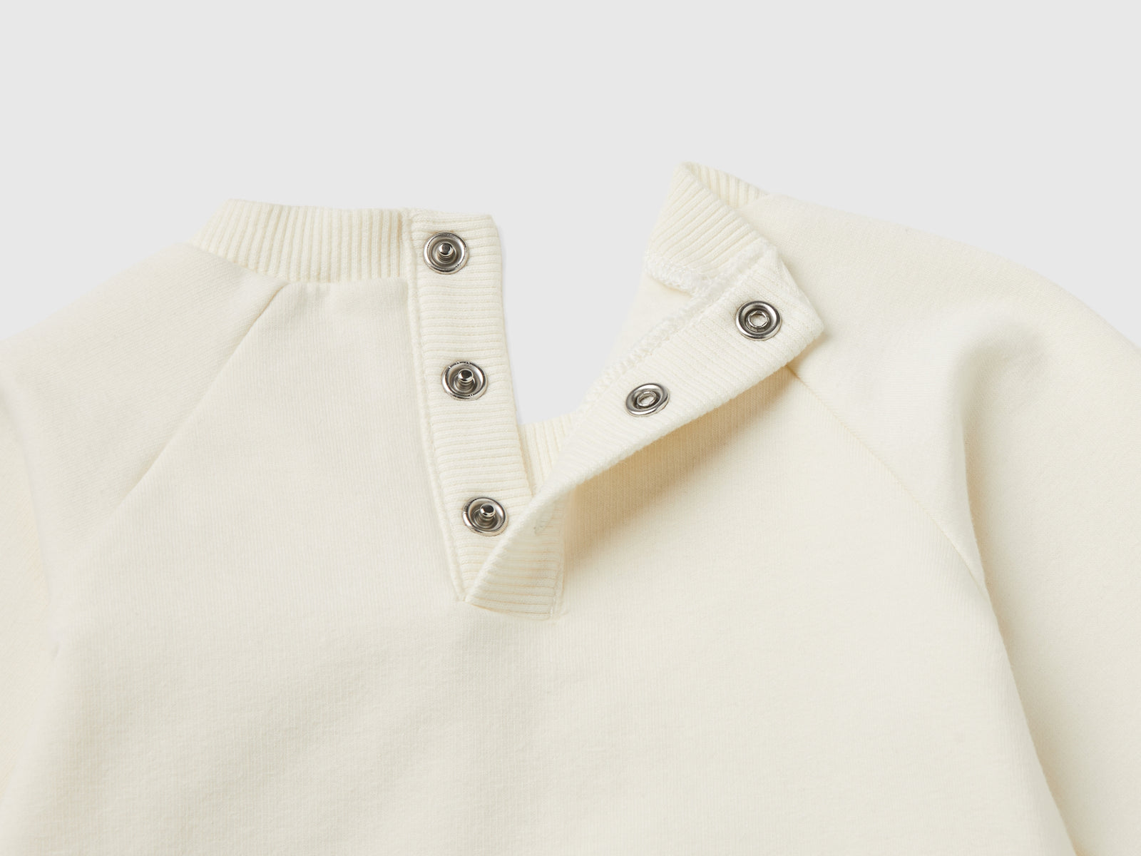 Sudadera con bolsillo y aplicación da neonato bianco panna 3 | Benetton Outlet