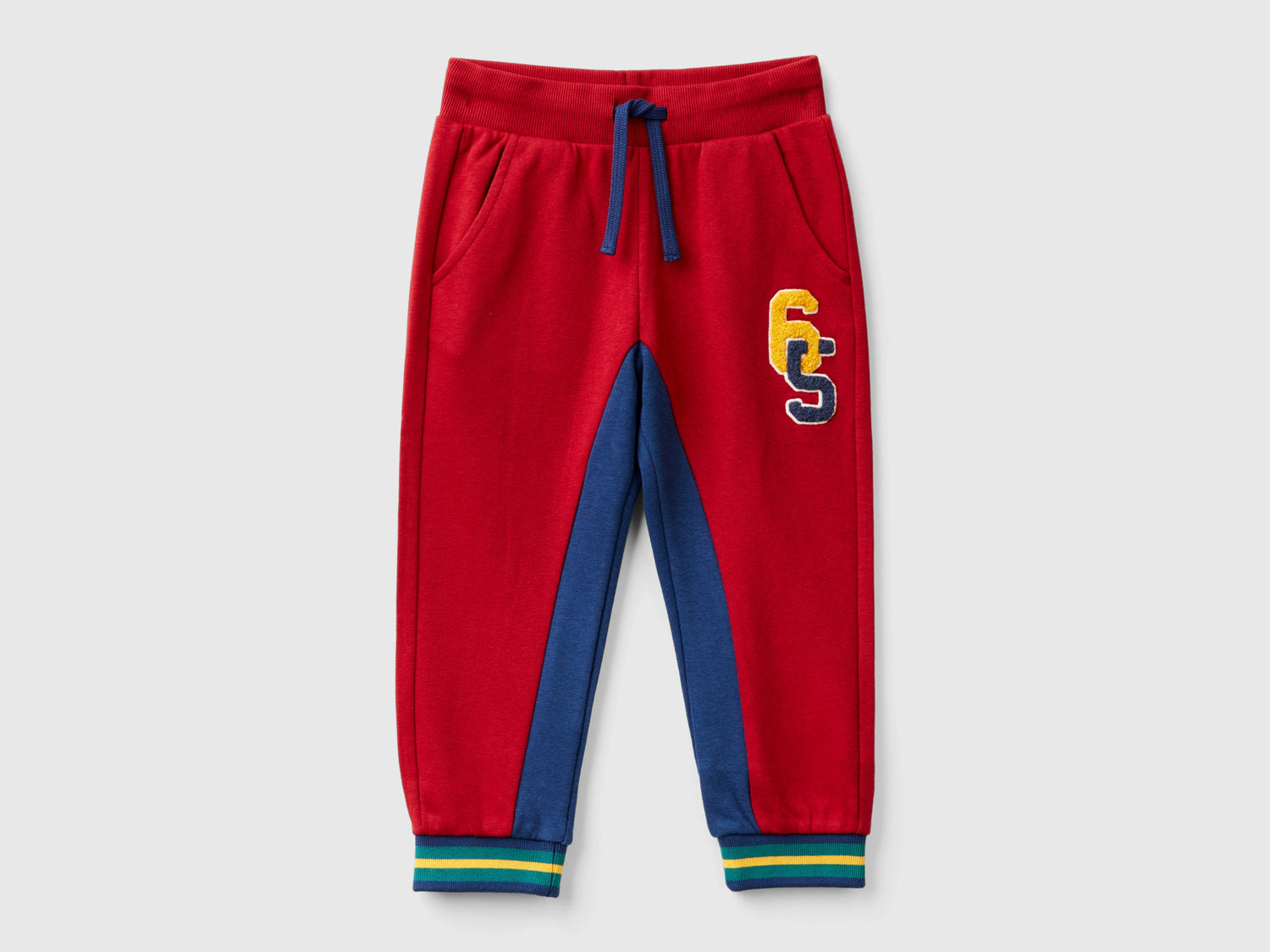 Pantaloni in felpa con ricamo da bimbo rosso | Benetton Outlet