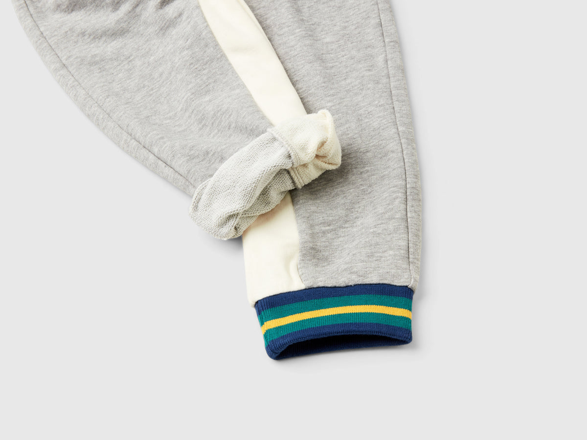 Pantaloni in felpa con ricamo