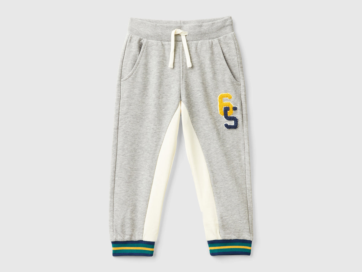 Pantaloni in felpa con ricamo