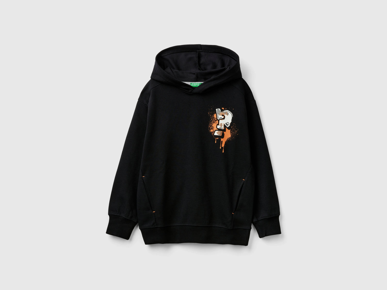 Felpa con stampa graffiti da bambino nero | Benetton Outlet