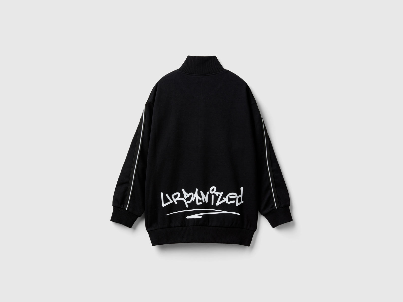 Felpa collo alto con stampa graffiti da bambino nero 2 | Benetton Outlet