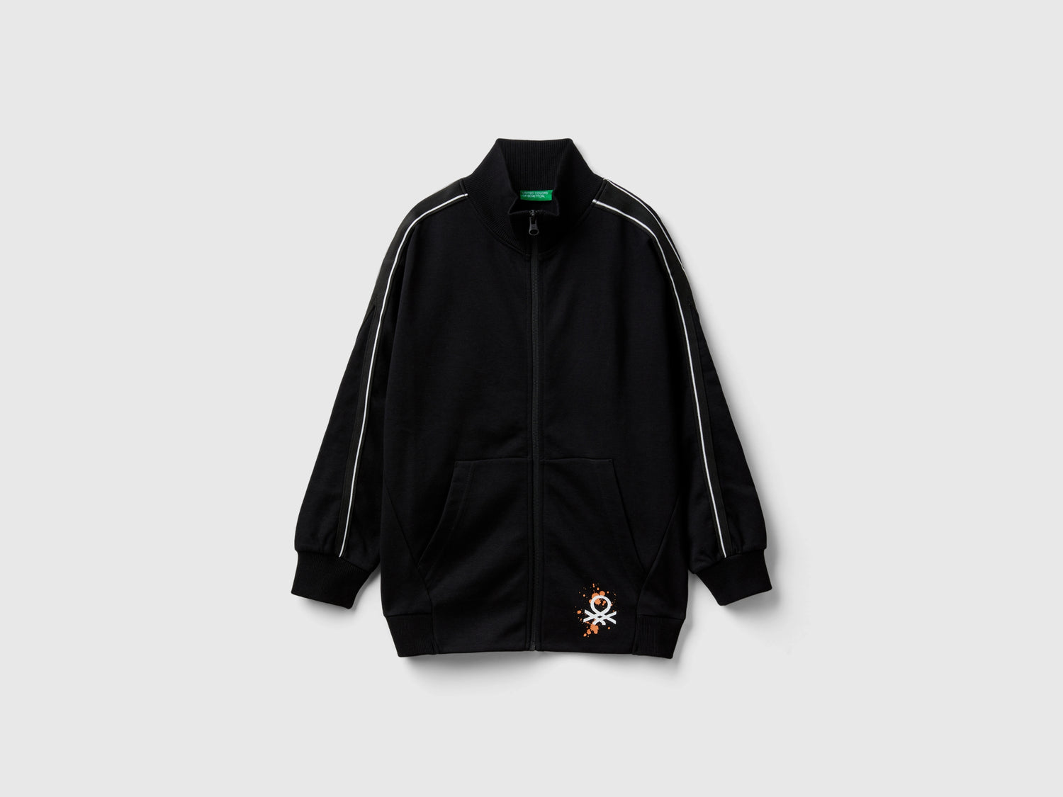 Felpa collo alto con stampa graffiti da bambino nero | Benetton Outlet
