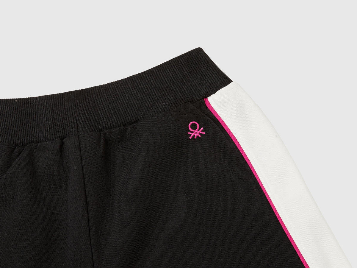 Pantalones deportivos de corte ancho