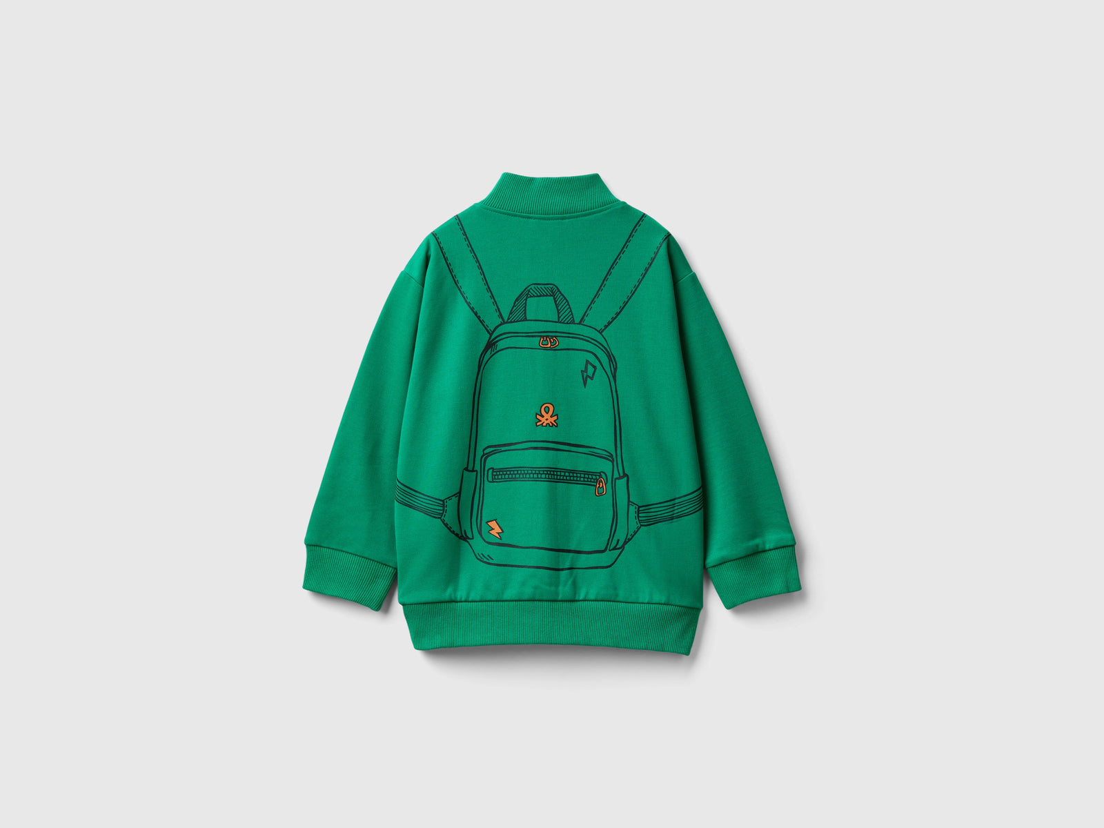 Felpa collo alto con stampa zaino da bimbo verde 2 | Benetton Outlet
