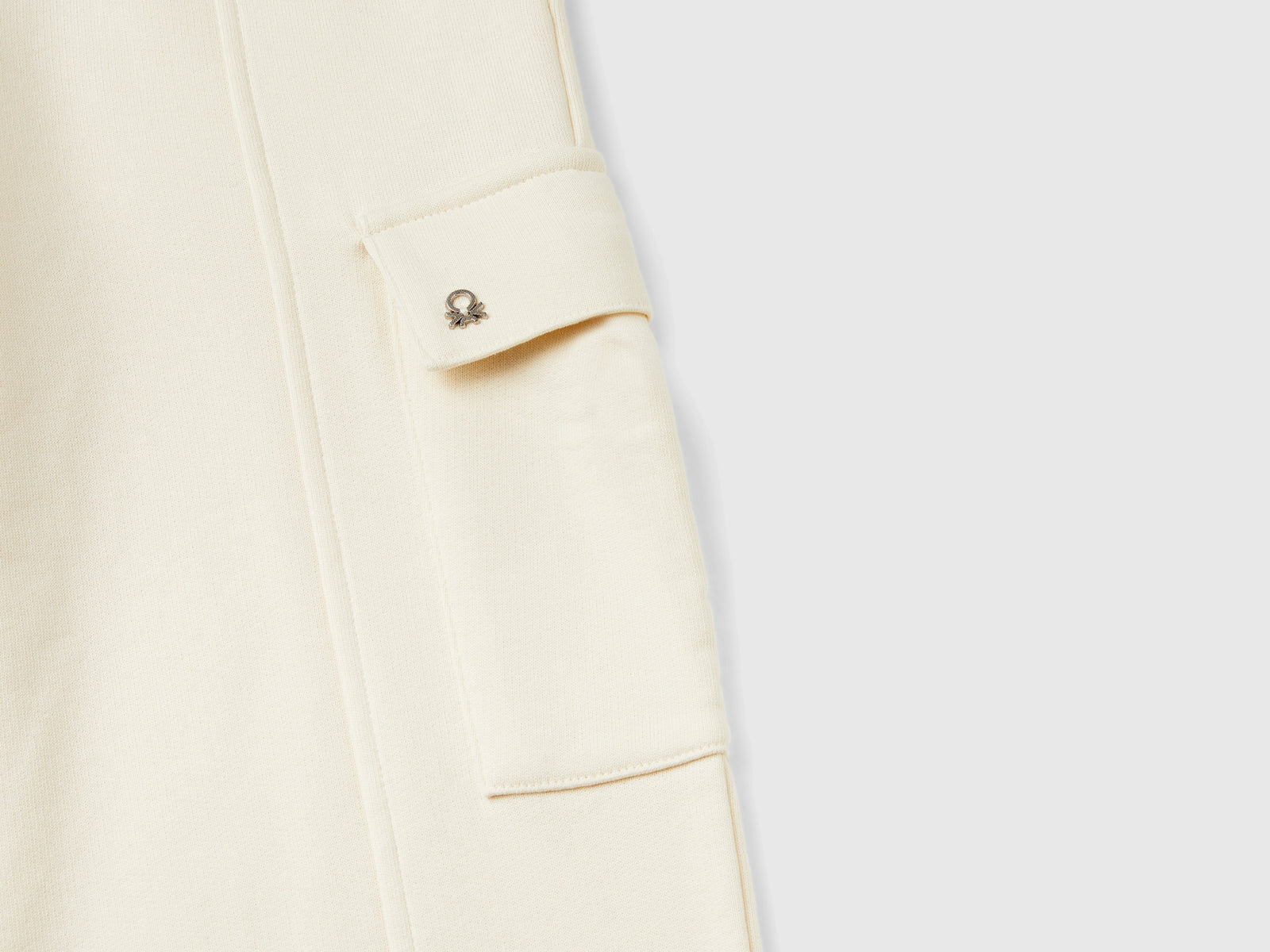 Pantaloni cargo wide fit da bambina bianco panna 3 | Benetton Outlet