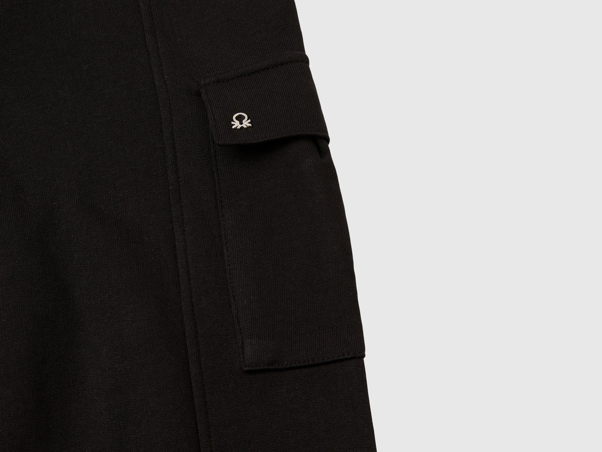 Wide-fit cargo pants