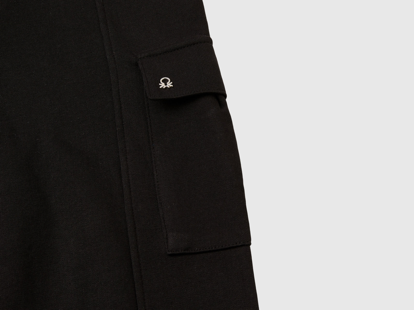 Wide-fit cargo pants da bambina nero 3 | Benetton Outlet