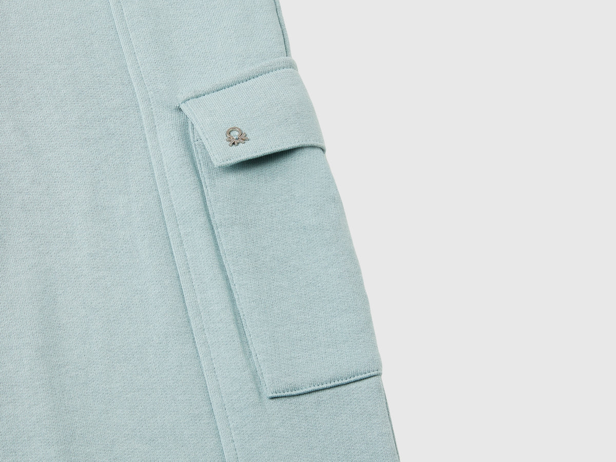 Wide-fit cargo pants