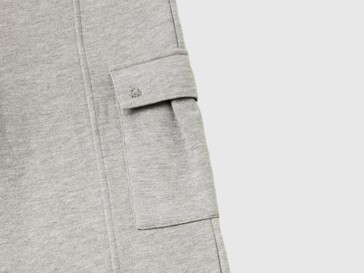 Wide-fit cargo pants