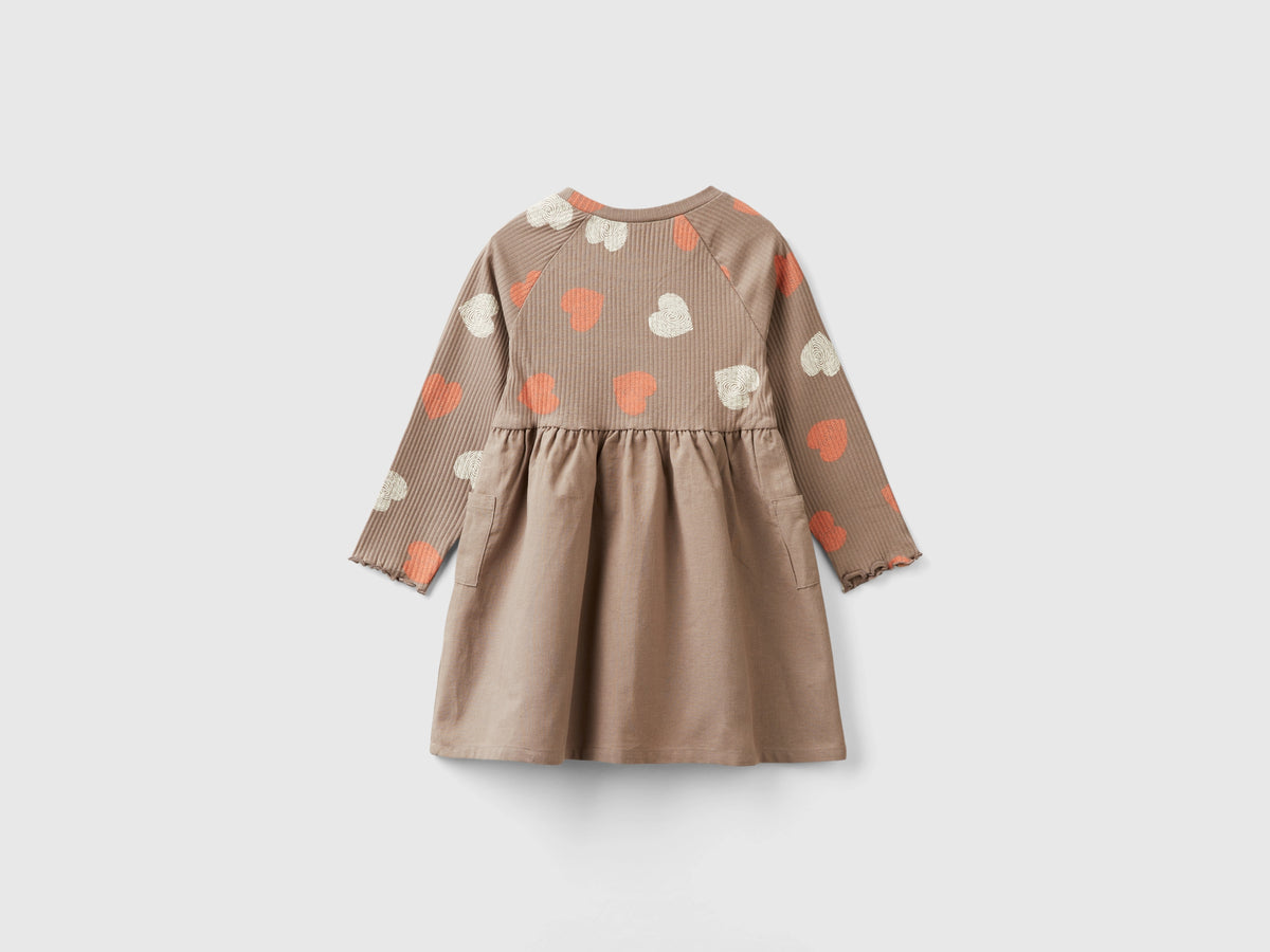 Vestito con stampa e bottoni