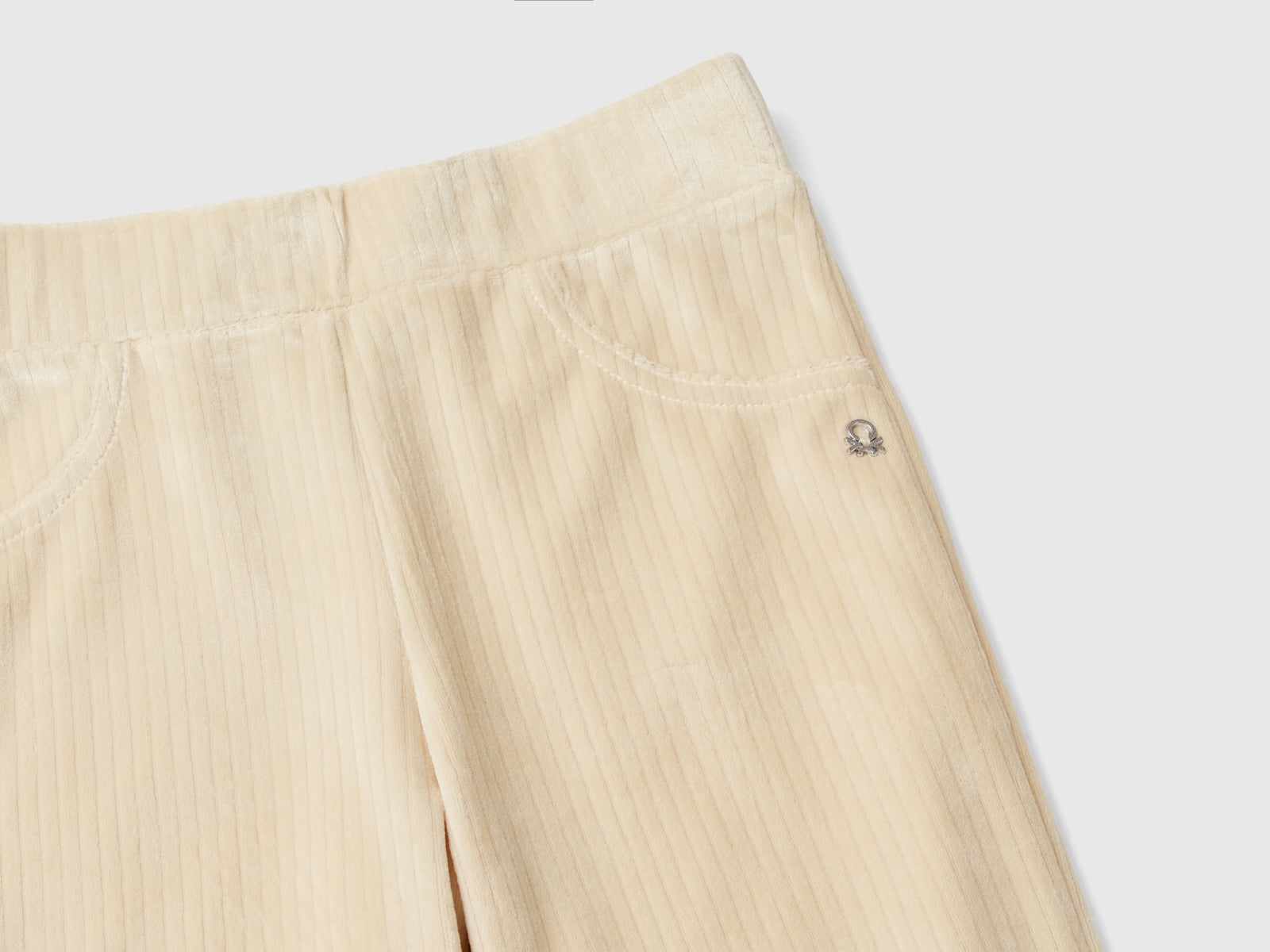 Pantaloni in ciniglia con gamba dritta da bambina bianco panna 3 | Benetton Outlet