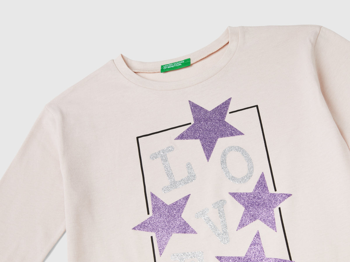 T-shirt con stampa glitter