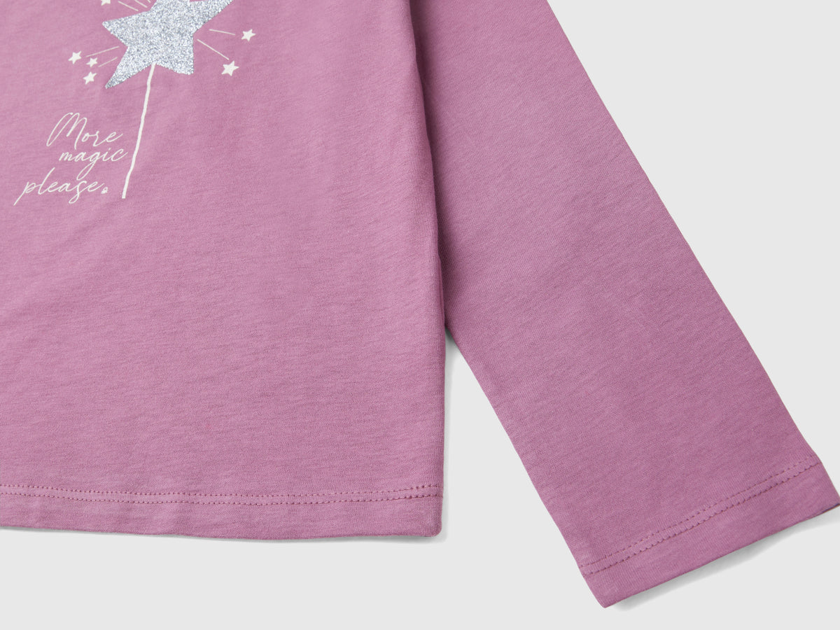 T-shirt con stampa glitter
