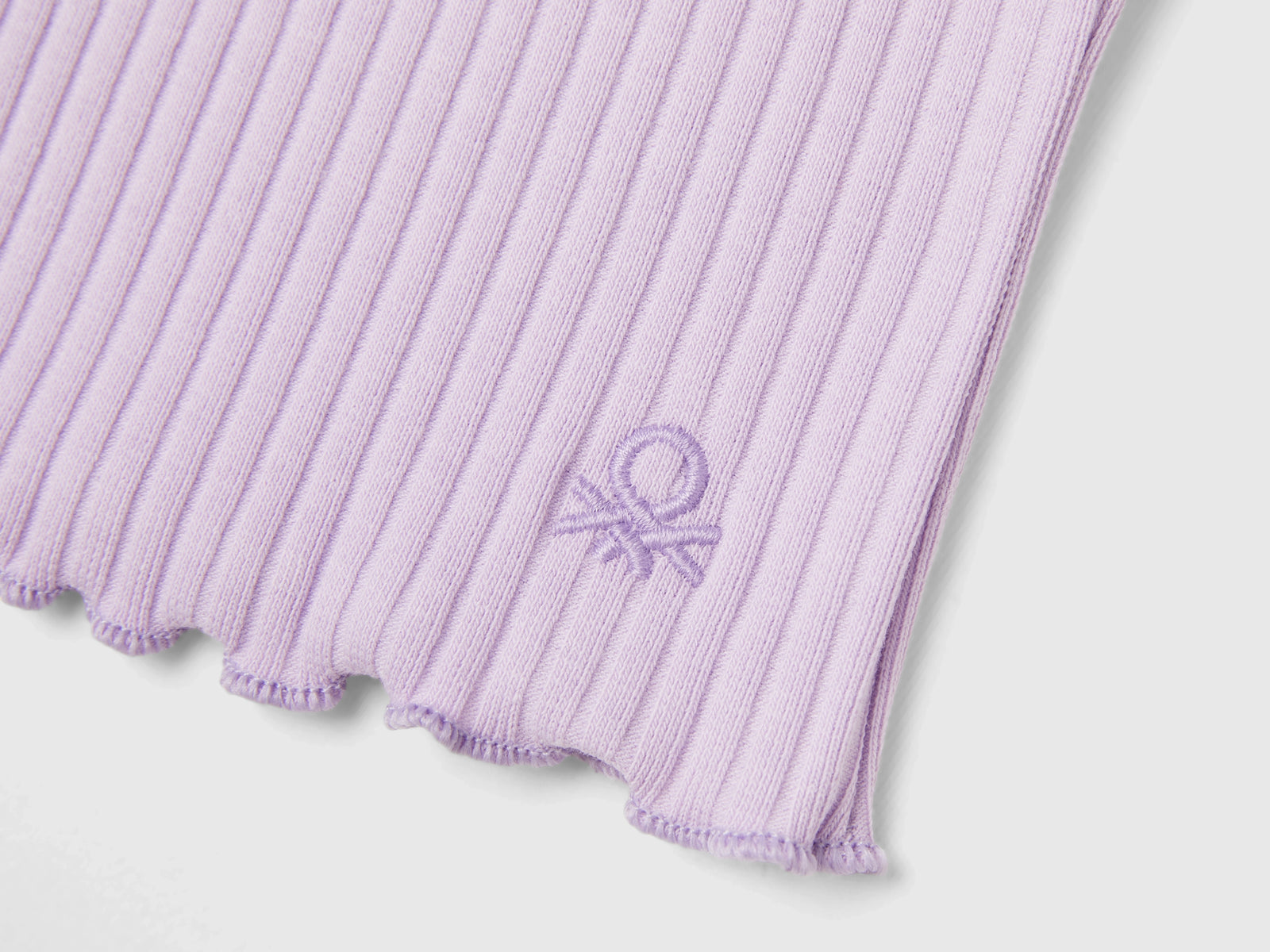 Maglietta slim fit in cotone stretch da bambina lilla 3 | Benetton Outlet
