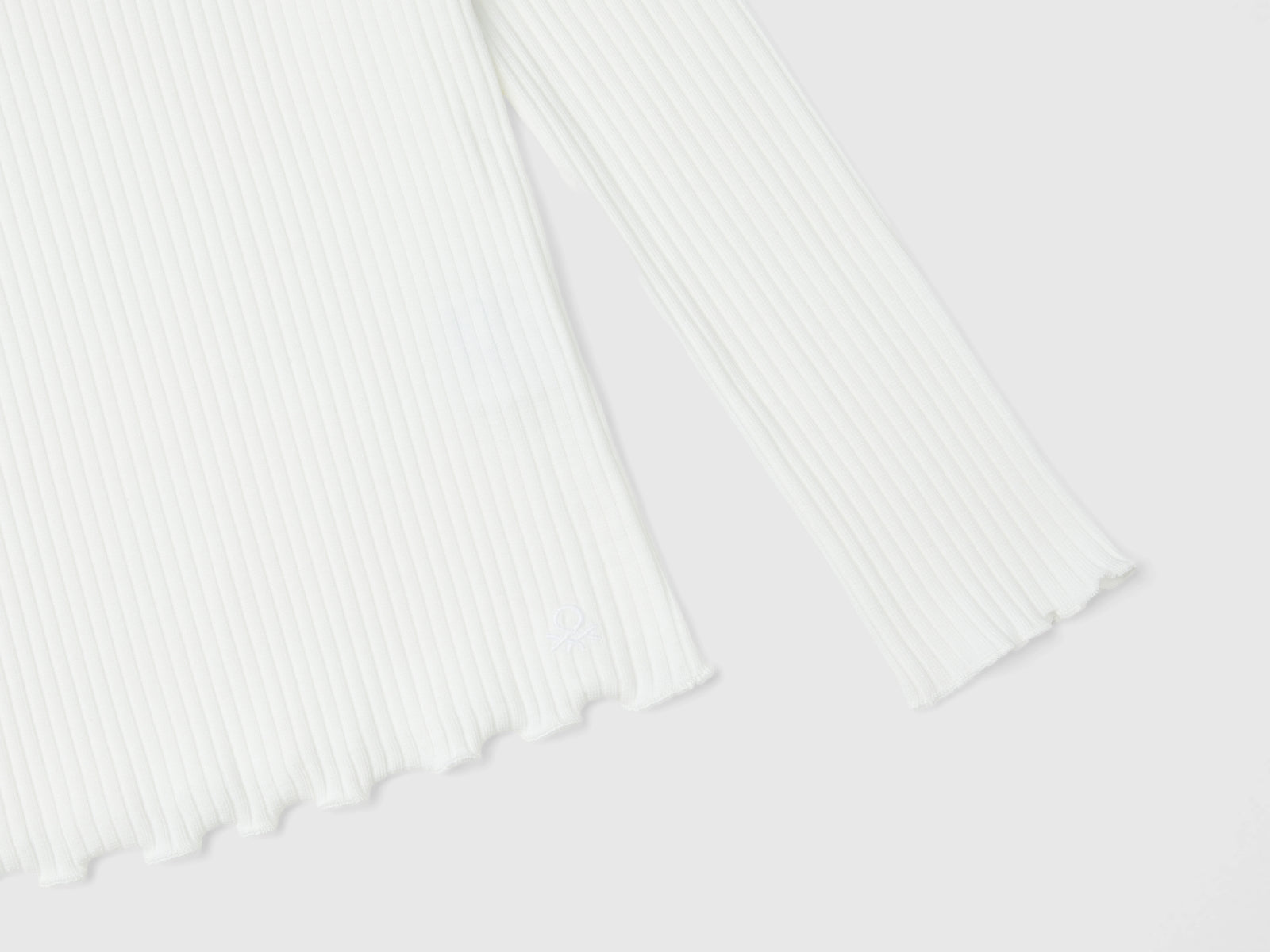 Maglietta slim fit in cotone stretch da bambina bianco panna 3 | Benetton Outlet