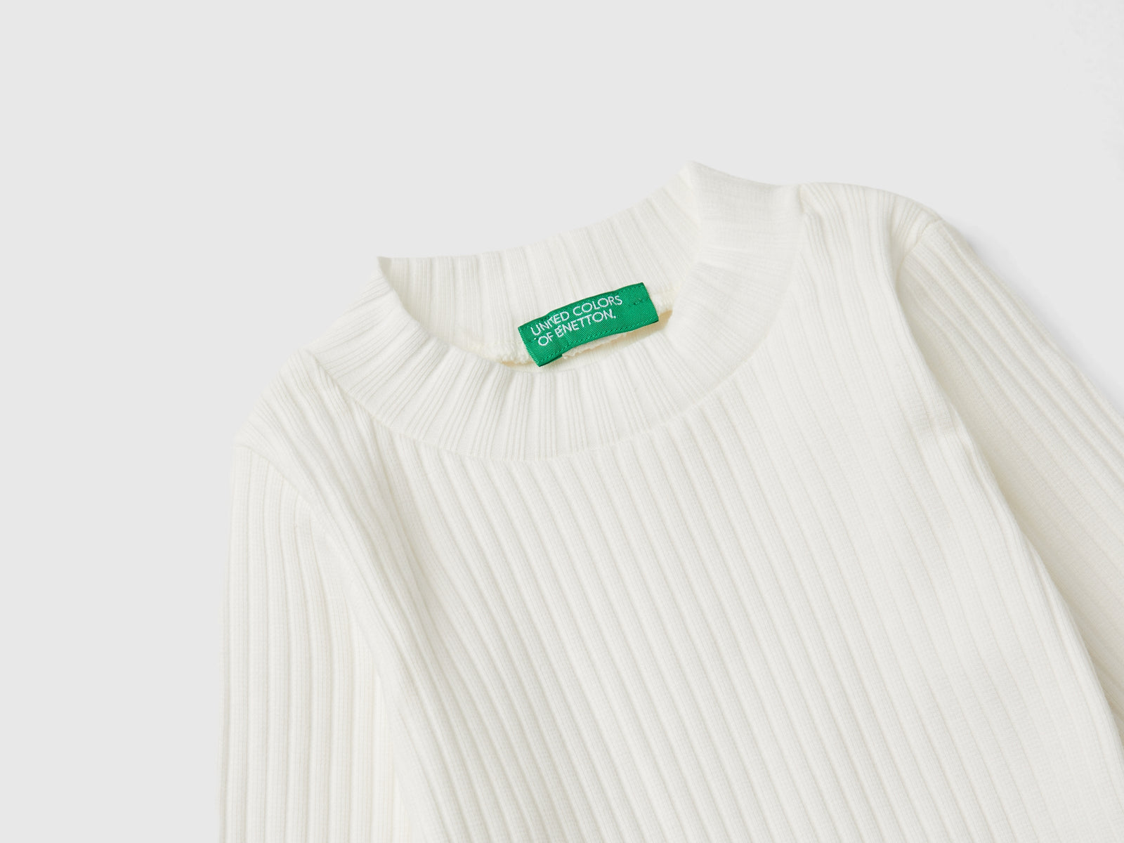 Maglietta slim fit in cotone stretch da bimba bianco panna 3 | Benetton Outlet