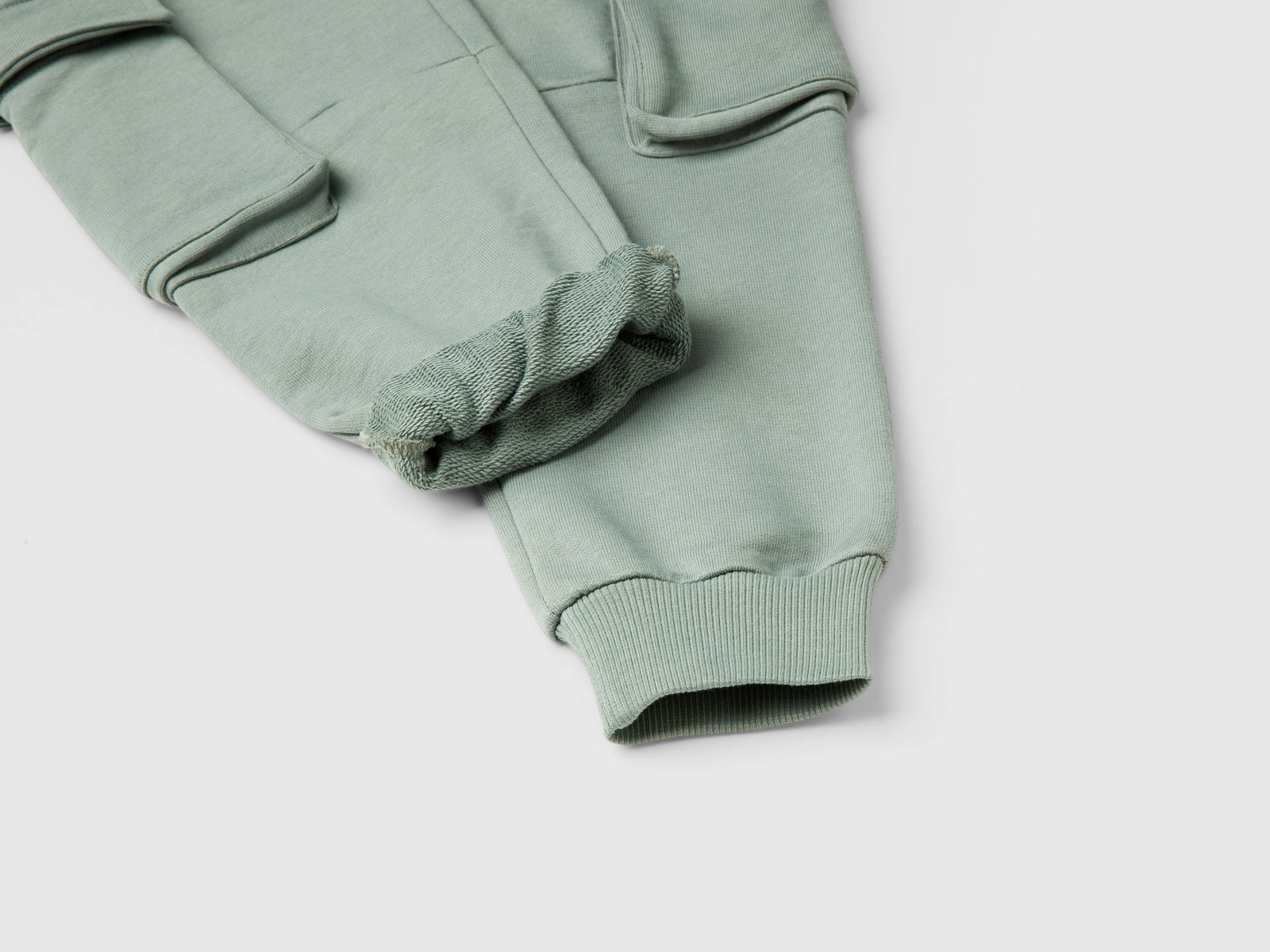 Pantaloni cargo in felpa da bambino verde chiaro 3 | Benetton Outlet