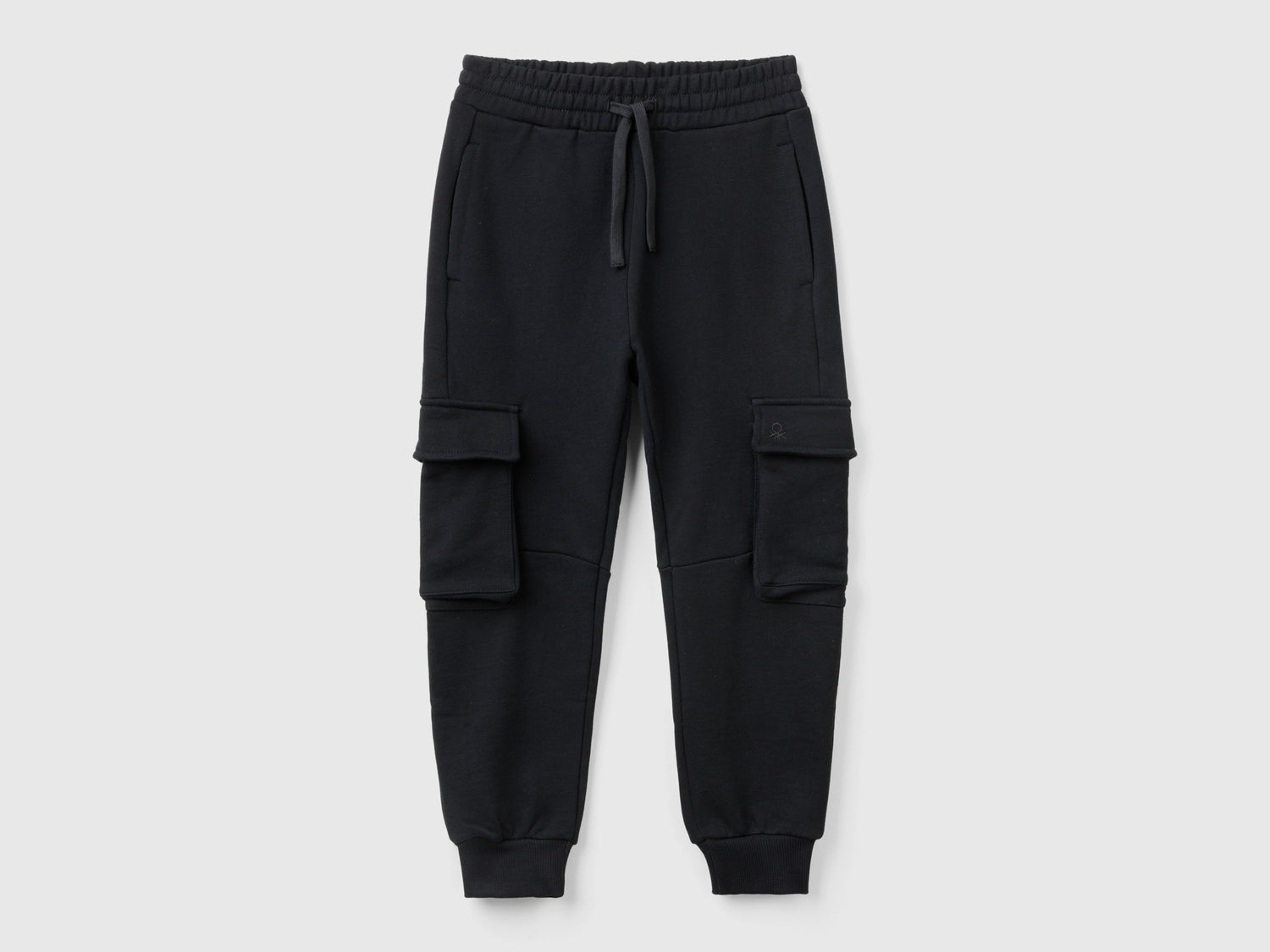 Pantaloni cargo in felpa da bambino nero | Benetton Outlet