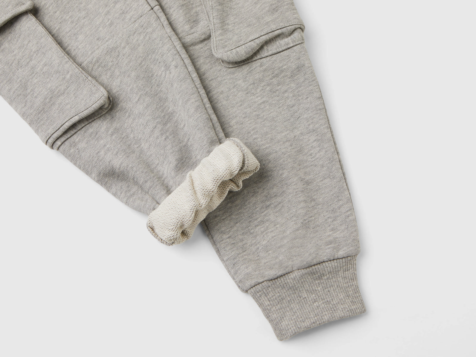 Pantaloni cargo in felpa da bambino grigio chiaro 3 | Benetton Outlet