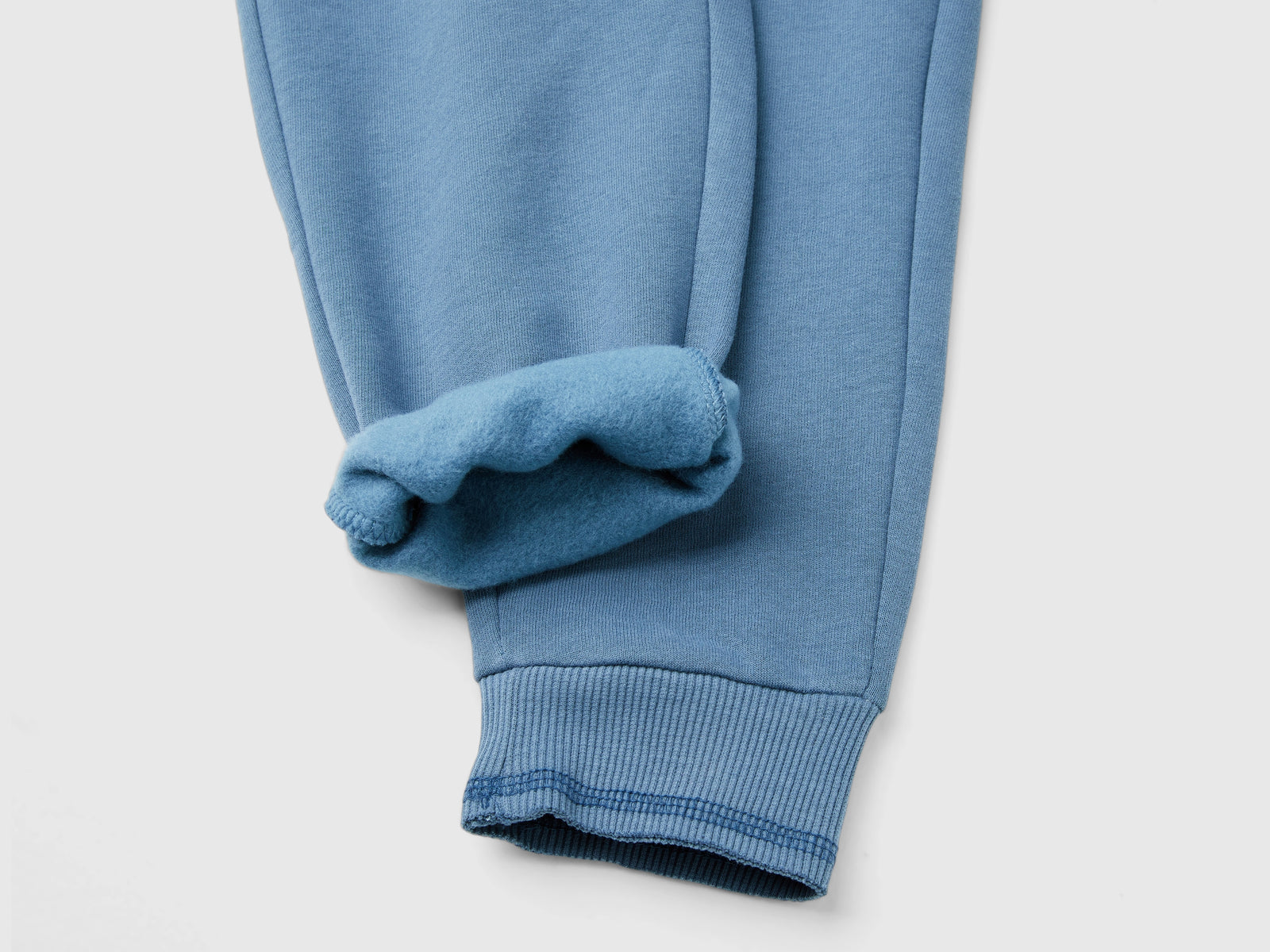 Pantaloni in calda felpa con stampa da bambino avio 3 | Benetton Outlet