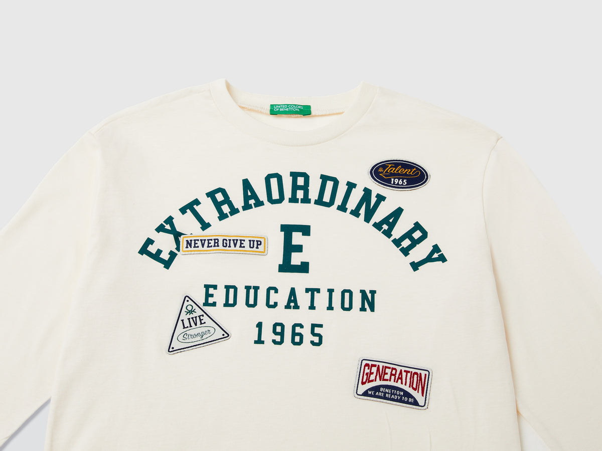 T-shirt con stampa effetto velluto