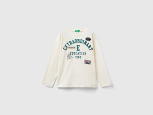 T-shirt con stampa effetto velluto
