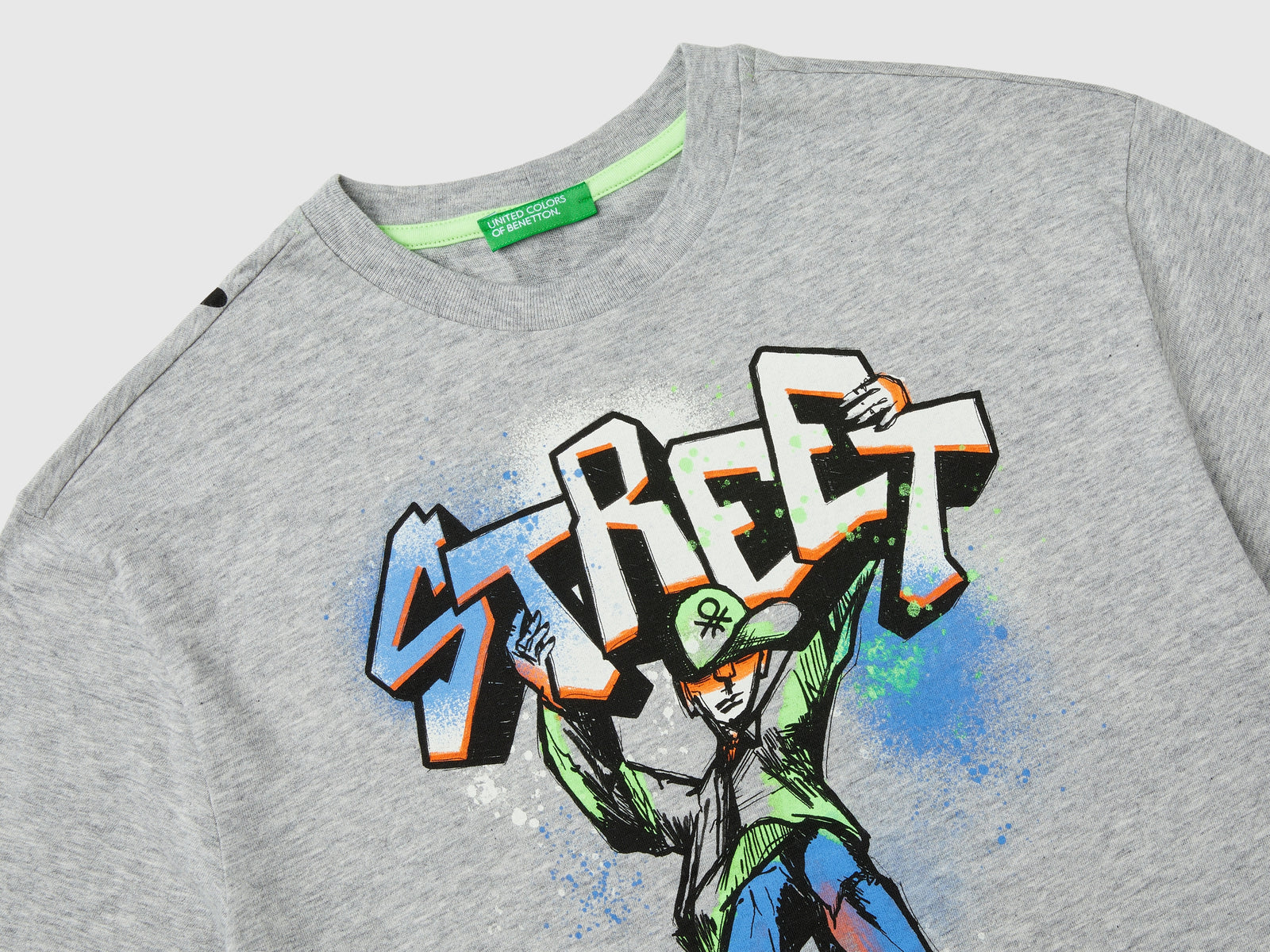 Maglietta con stampa graffiti da bambino grigio chiaro 3 | Benetton Outlet