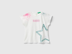 Maglietta con stampa glitter
