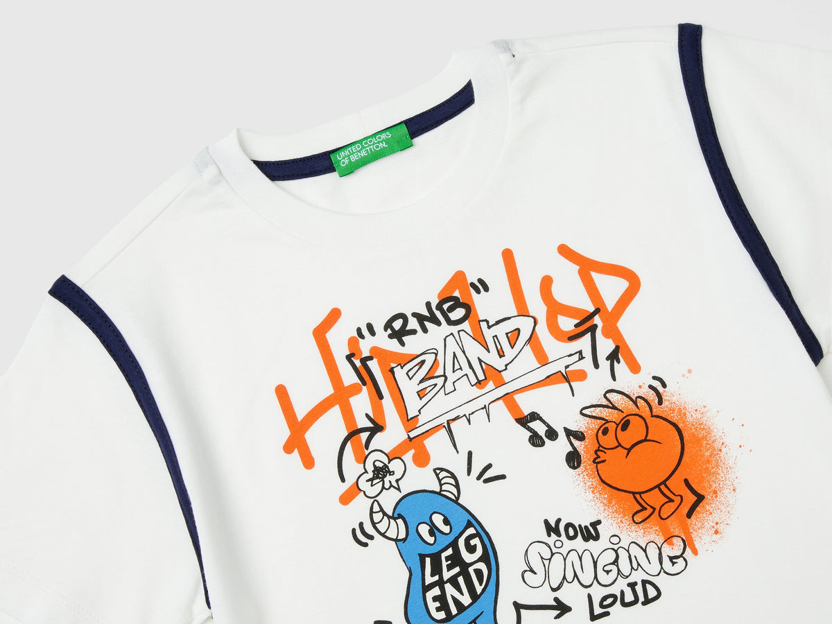 T-shirt con stampa graffiti in cotone bio