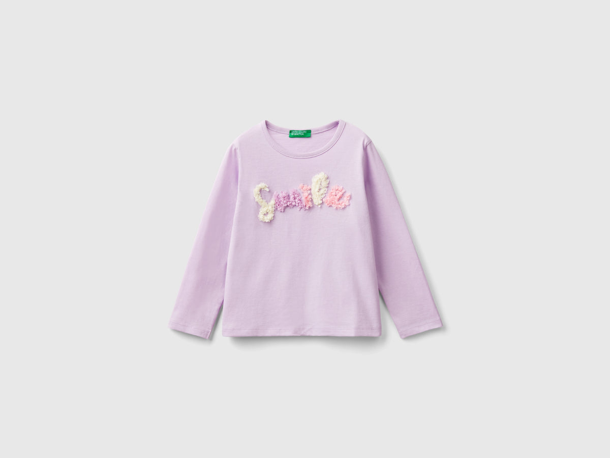 T-shirt con applicazione effetto petali
