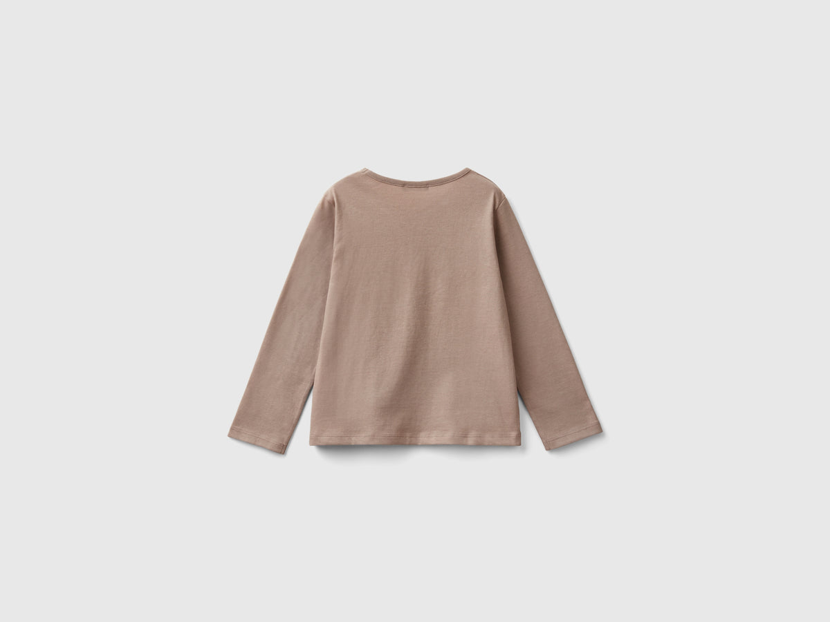 T-shirt con applicazione effetto petali