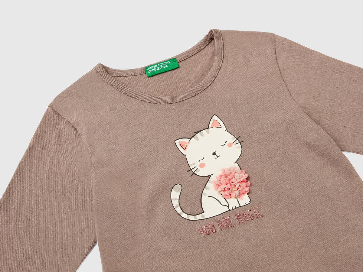 T-shirt con applicazione effetto petali