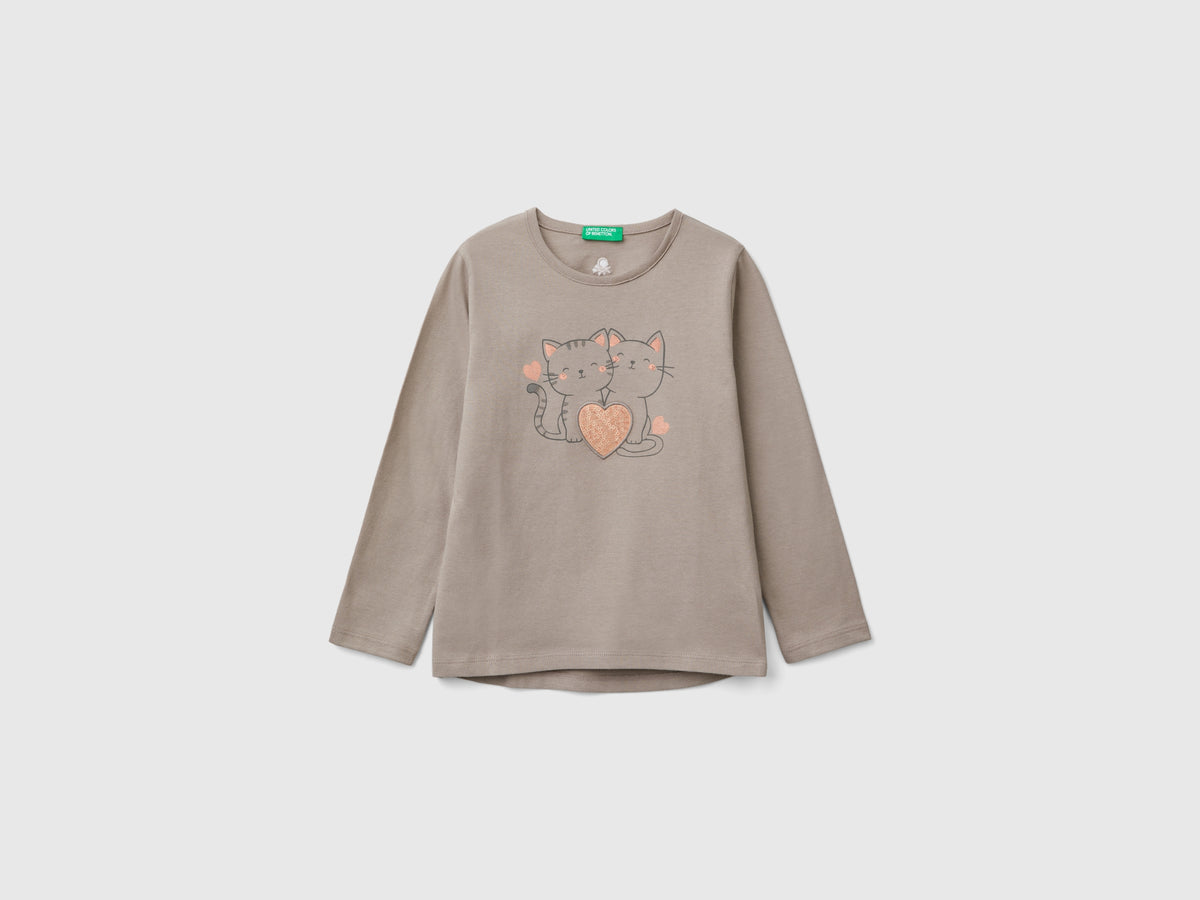 T-shirt con stampa e paillettes