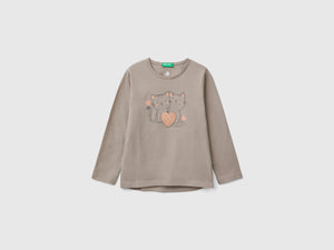 T-shirt con stampa e paillettes