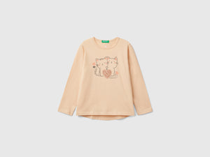 T-shirt con stampa e paillettes