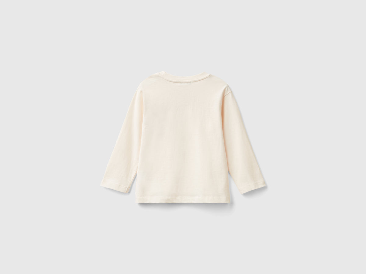 T-shirt con stampa e applicazione