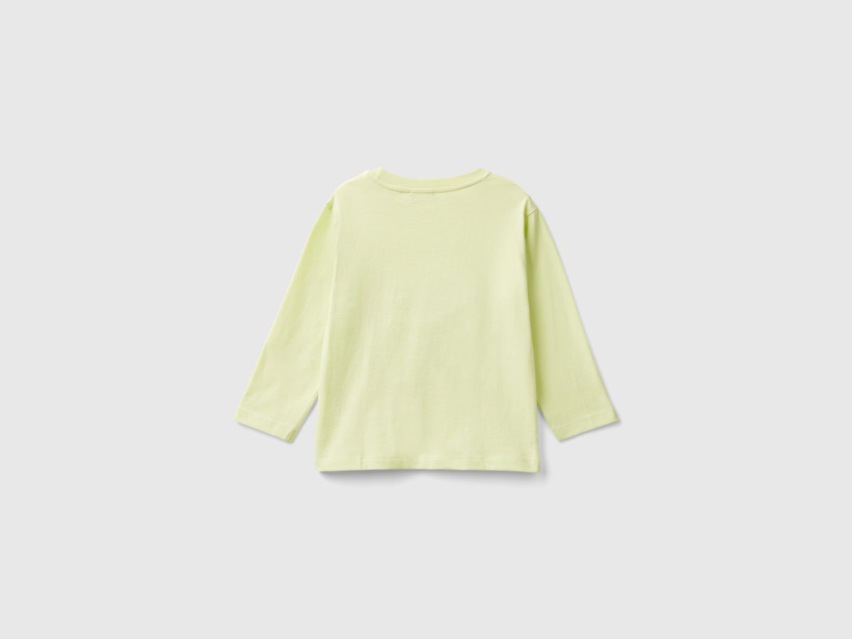 T-shirt con stampa e applicazione