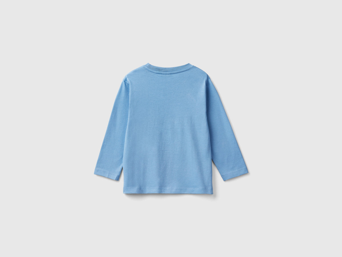 T-shirt con stampa e applicazione