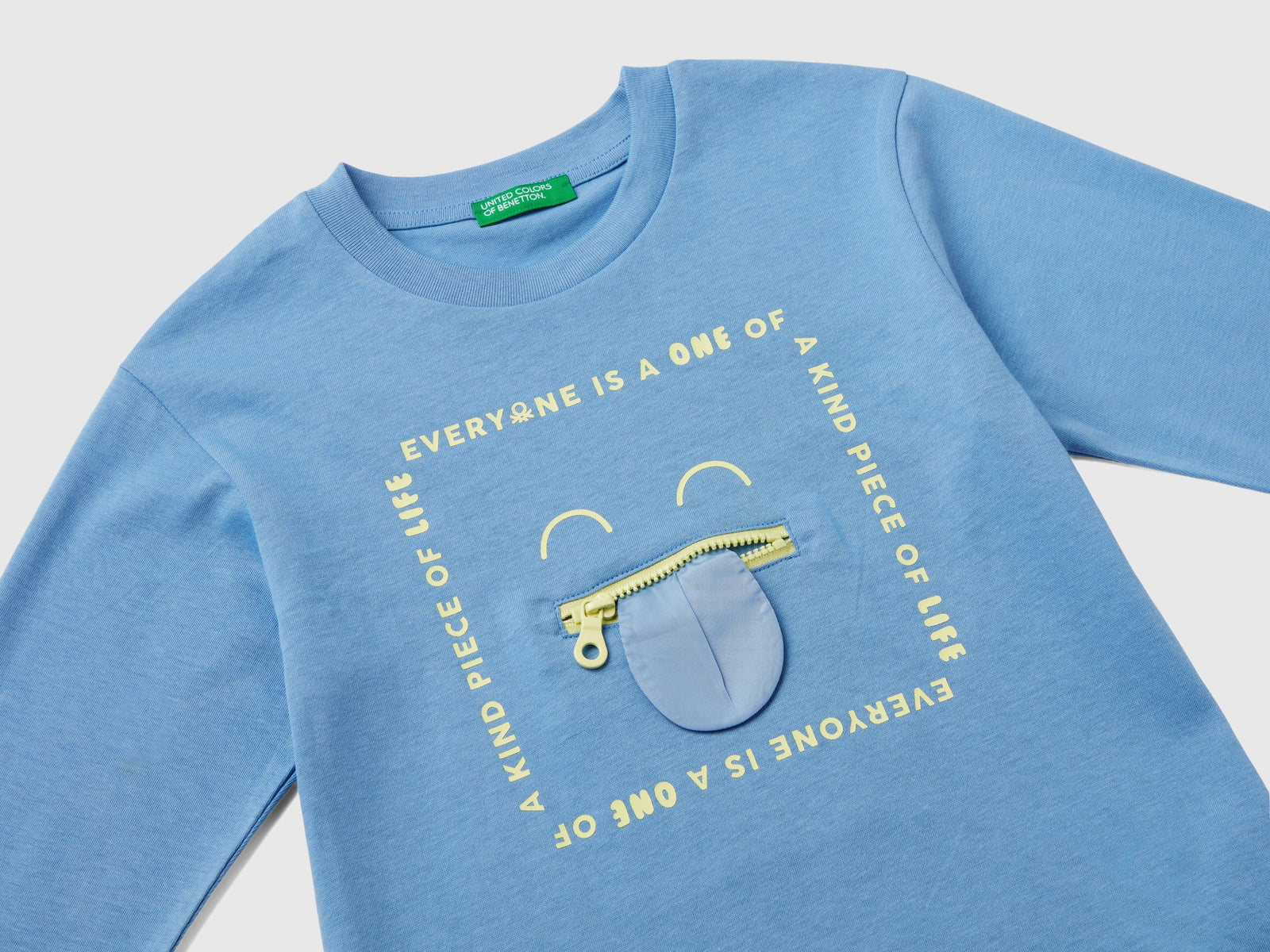 T-shirt con stampa e applicazione da bimbo azzurro 3 | Benetton Outlet