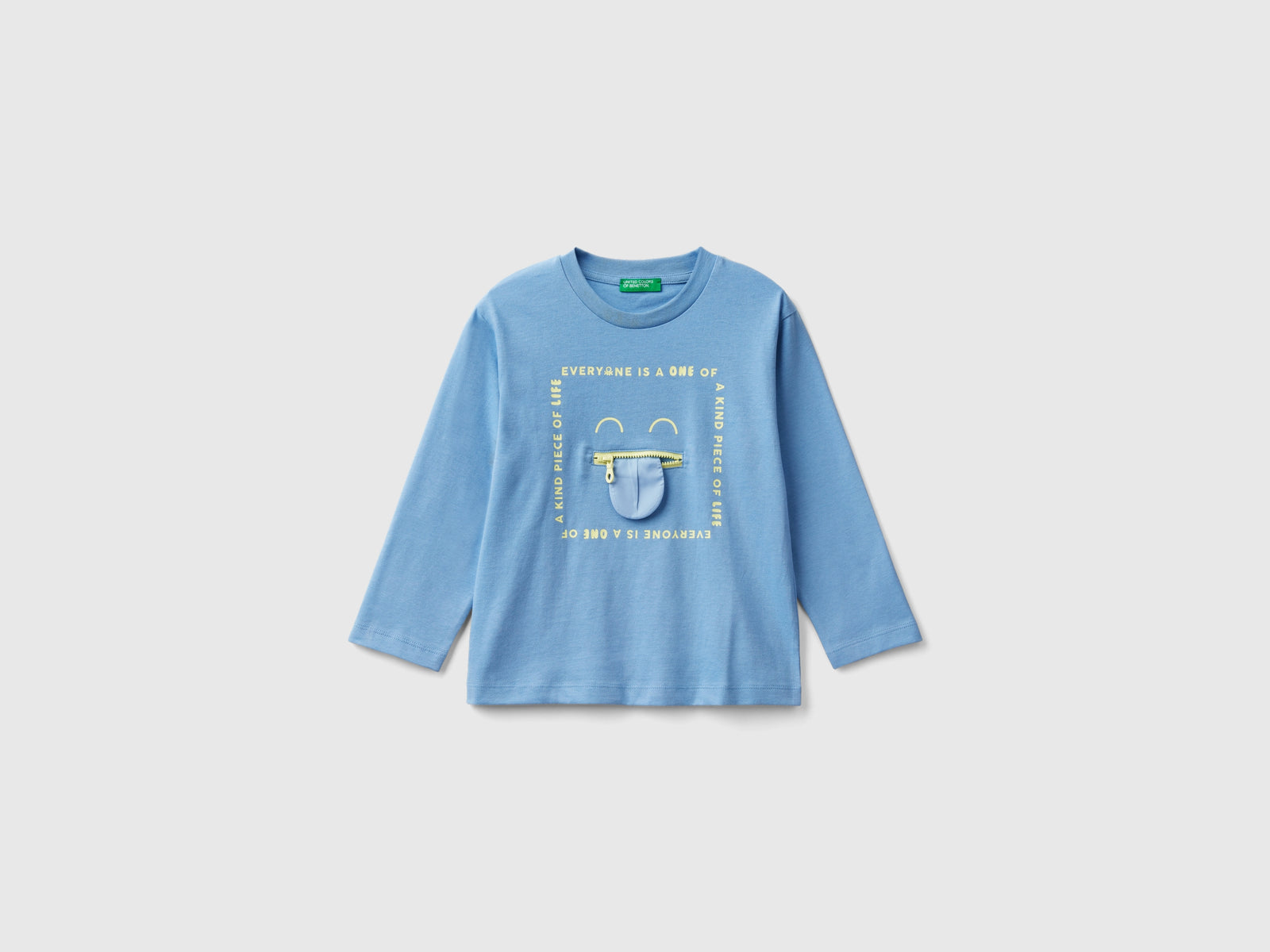 T-shirt con stampa e applicazione da bimbo azzurro | Benetton Outlet