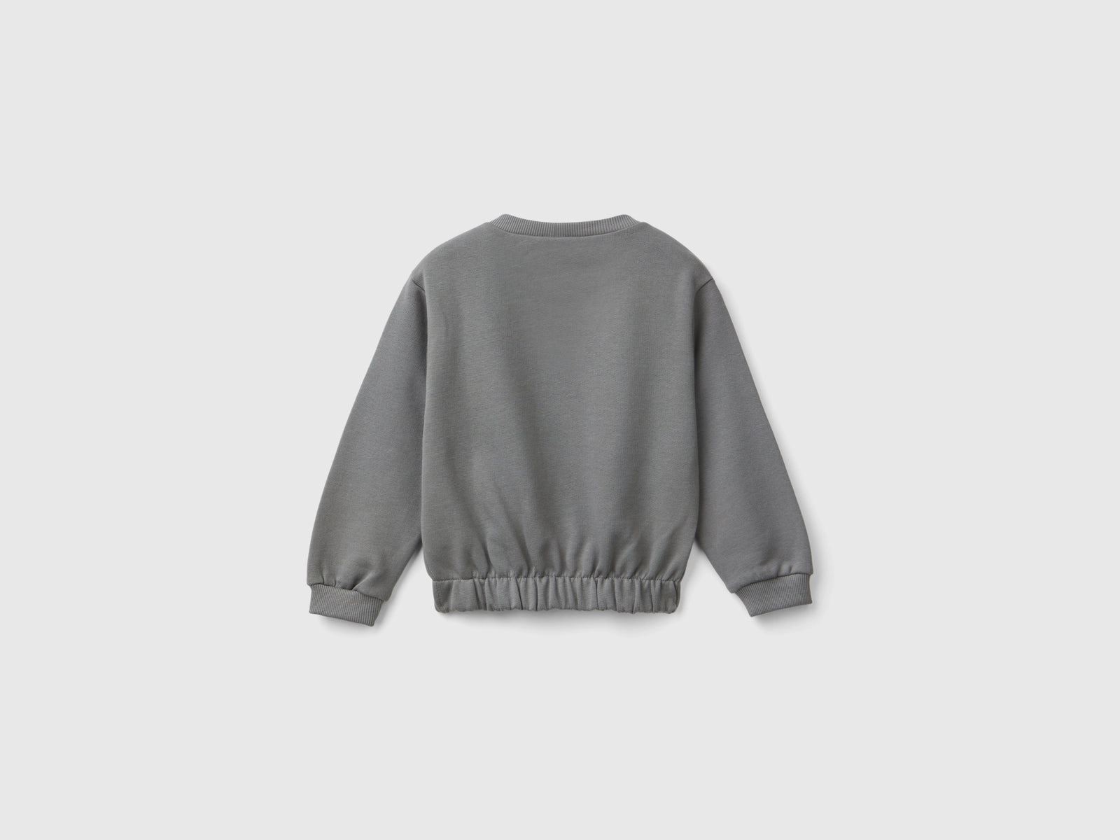 Felpa Barbie con stampa laminata da bimba grigio scuro 2 | Benetton Outlet